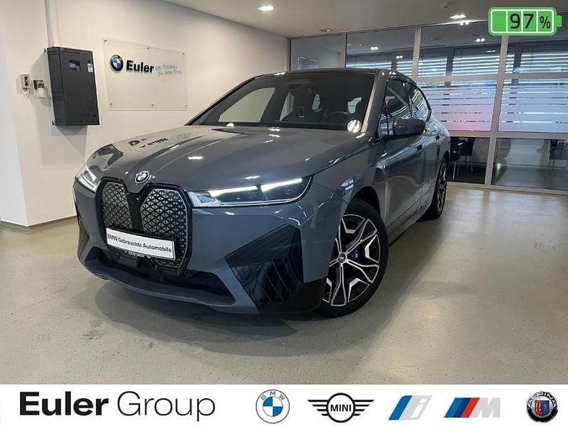Grau Gebraucht 2023 BMW iX Sport Line SUV | 65.977 € (Superpreis) - Bild 1/3