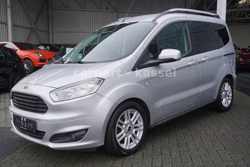 Gebraucht Ford Tourneo Courier Titanium 101 PS (74 kW) 2018 Silber Van / Kleinbus
