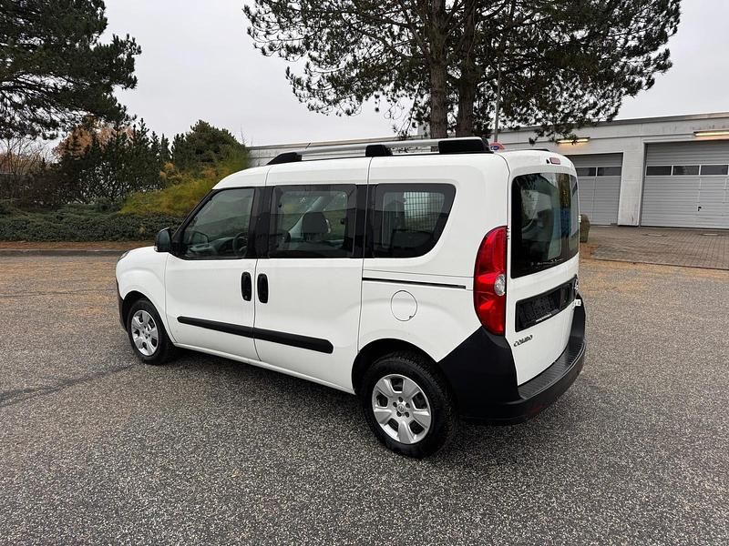 Gebraucht Opel Combo Selection 90 PS (66 kW) 2016 Weiß Van / Kleinbus