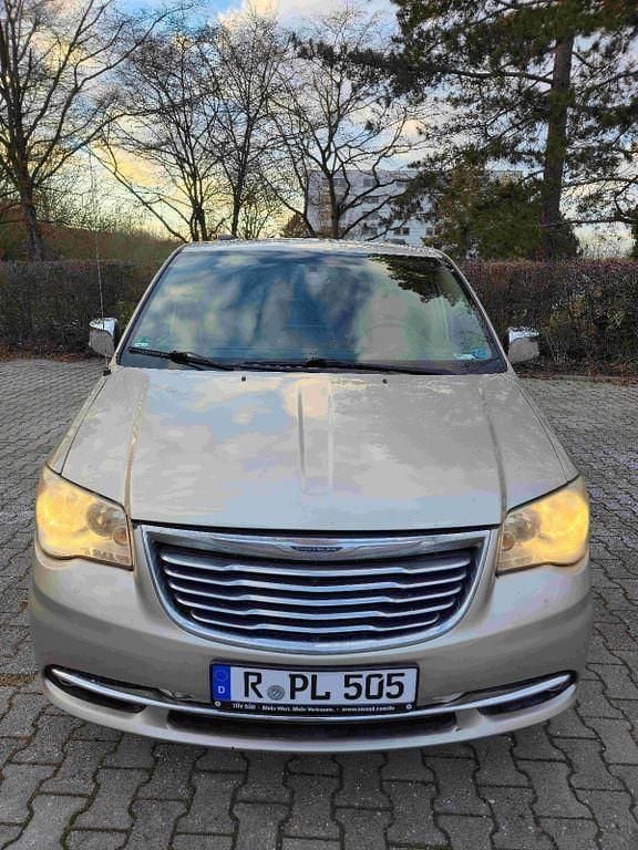 Gebraucht Chrysler Grand Voyager 287 PS (211 kW) 2012 Gold Van / Kleinbus
