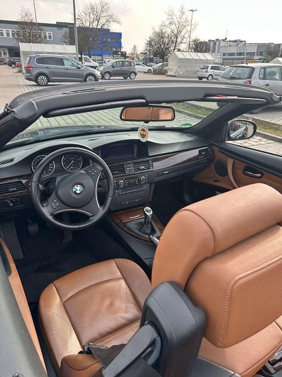 Gebraucht BMW 320 Cabriolet 170 PS (125 kW) 2010 Schwarz Cabrio