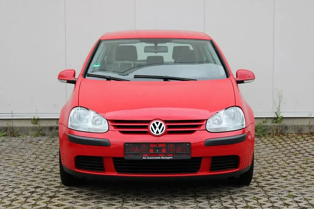 Używany VW Golf IV Trendline 75 KM (55 kW) 2005 Czerwony Sedan/Limuzyna