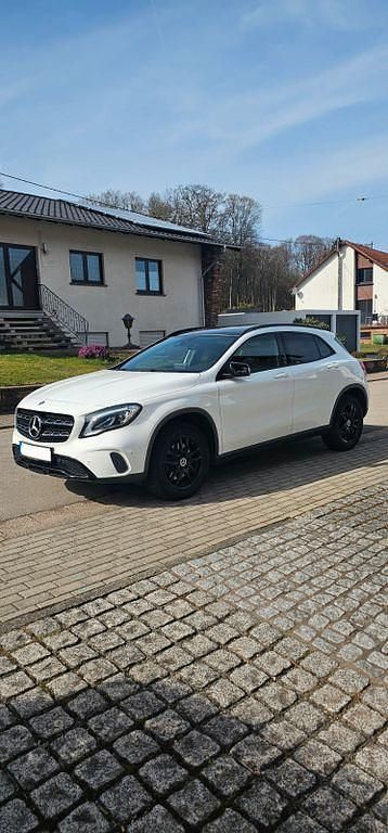 Gebraucht Mercedes GLA220 184 PS (135 kW) 2018 Weiß SUV