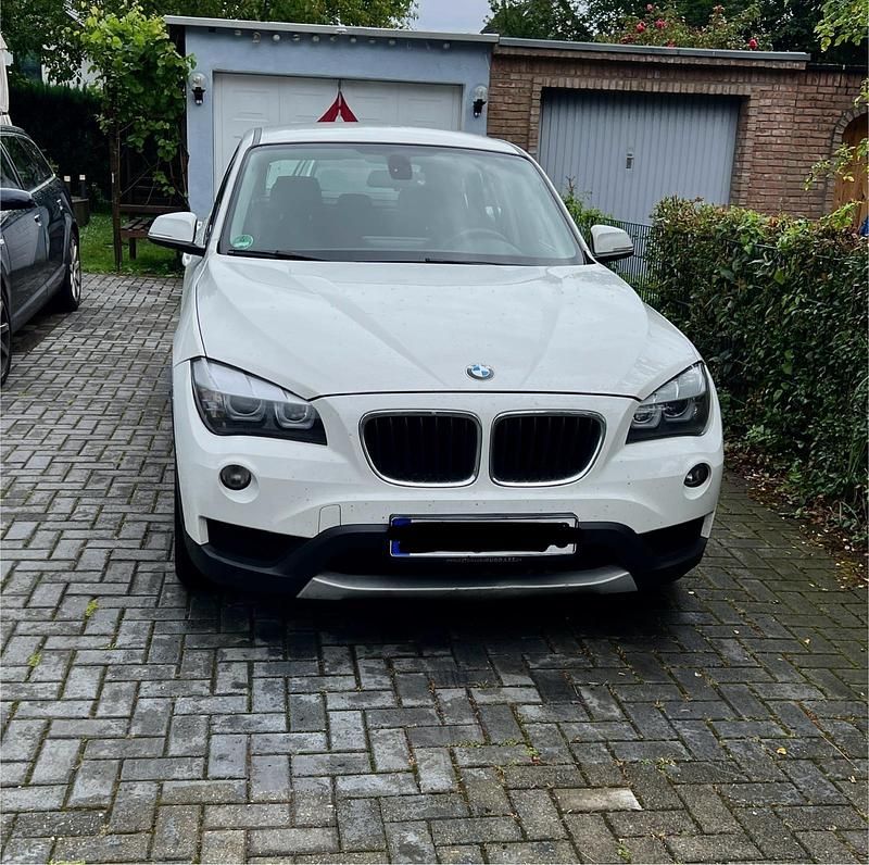 Weiß Gebraucht 2012 BMW X1 SUV | 8.400 € - Bild 1/4