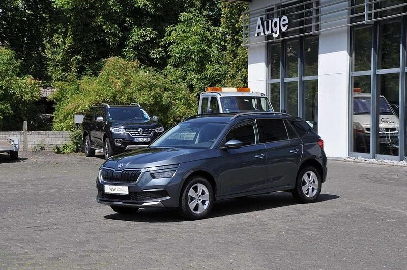 Grau Gebraucht 2020 Skoda Kamiq Ambition SUV | 15.900 € (Fairer Preis) - Bild 1/4