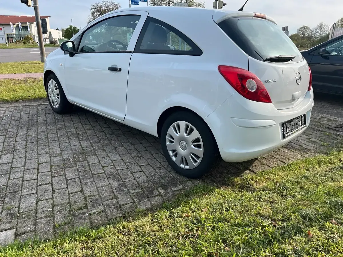 Gebraucht Opel Corsa 80 PS (58 kW) 2010 Weiß Kleinwagen