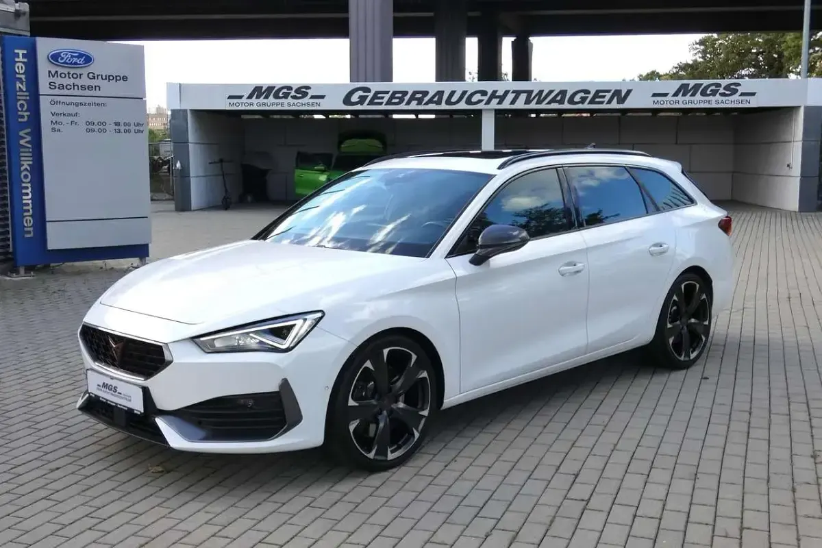 Używany Cupra Leon VZ 310 KM (228 kW) 2022 Biały Kombi