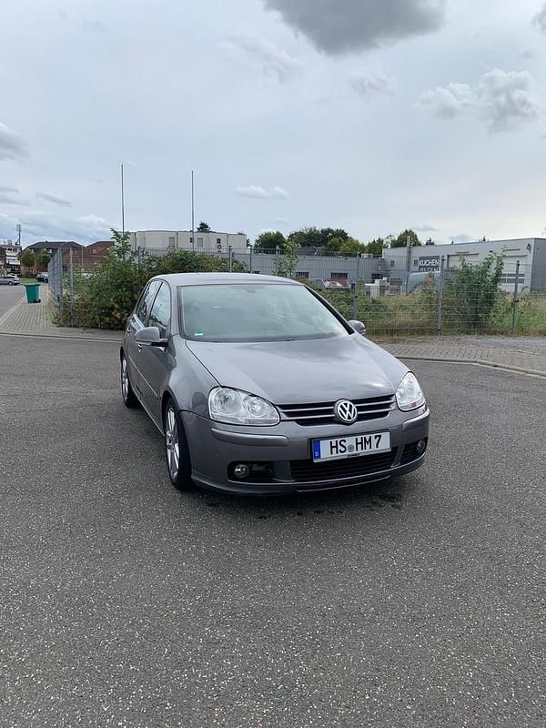 Grau Gebraucht 2005 VW Golf V Limousine | 1.899 € (Fairer Preis) - Bild 1/4