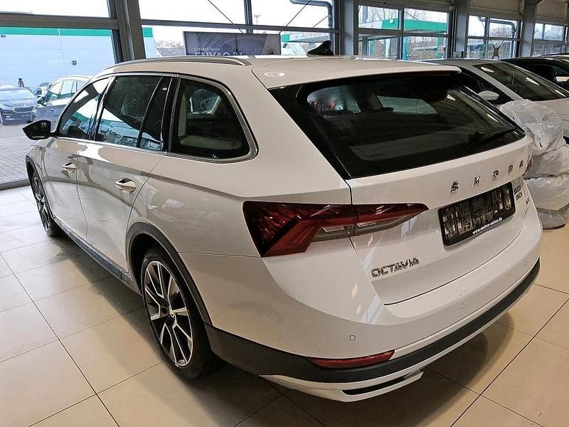 Gebraucht Skoda Octavia Scout 4x4 200 PS (147 kW) 2021 Weiß Kombi