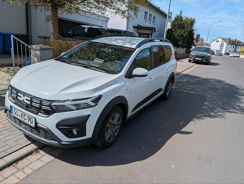Gebraucht Dacia Jogger 101 PS (74 kW) 2023 Weiß Van / Kleinbus