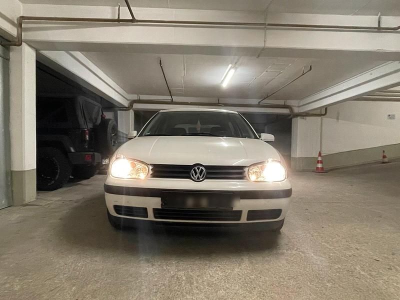 Weiß Gebraucht 1998 VW Golf IV Limousine | 1.750 € (Fairer Preis) - Bild 1/4