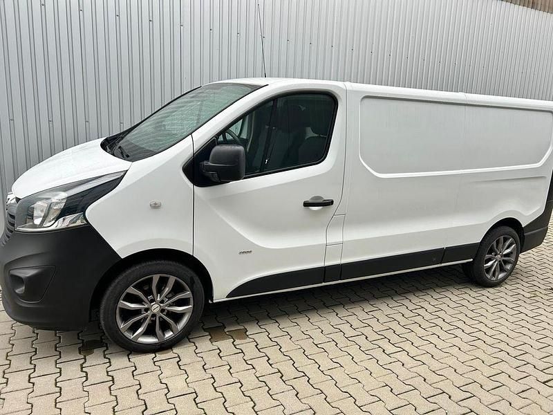 Weiß Gebraucht 2015 Opel Vivaro Van / Kleinbus | 8.999 € (Superpreis) - Bild 1/4