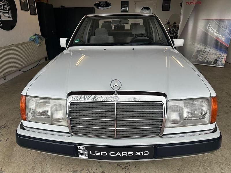 Gebraucht Mercedes E230 132 PS (97 kW) 1990 Weiß Limousine