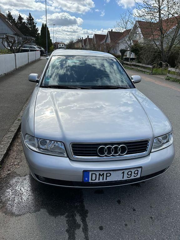 Gebraucht Audi A4 101 PS (74 kW) 2000 Silber Limousine