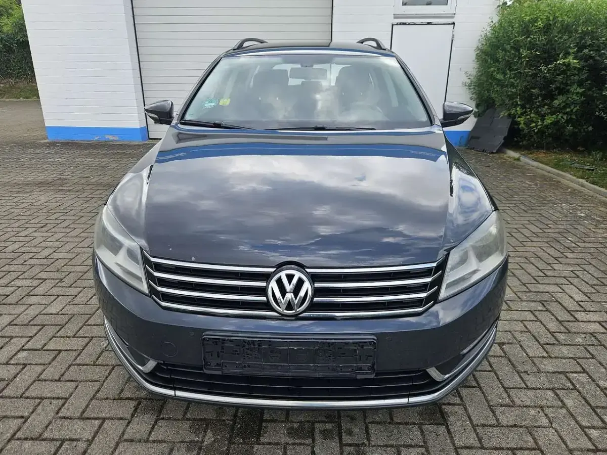 Gebraucht VW Passat Comfortline 105 PS (77 kW) 2012 Uranograu Kombi