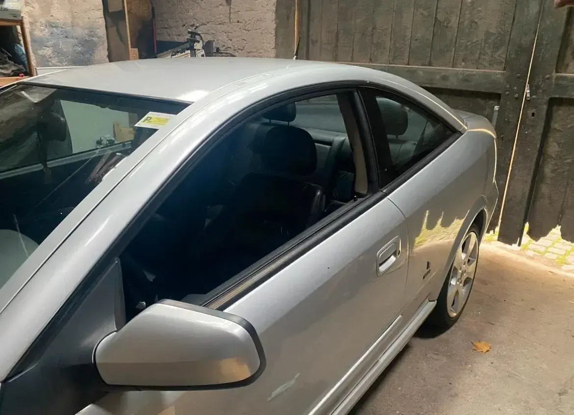 Gebraucht Opel Astra 150 PS (110 kW) 2000 Silber Coupé