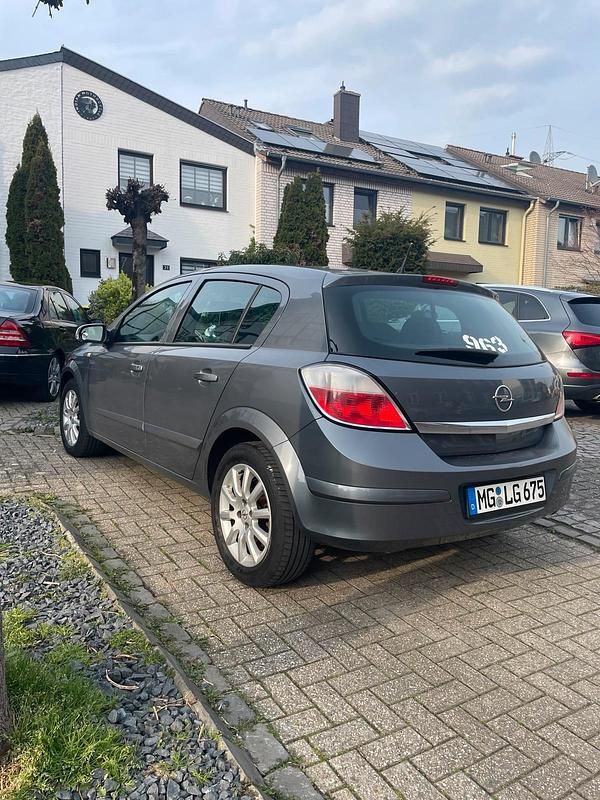 Gebraucht Opel Astra 105 PS (77 kW) 2004 Grau Limousine