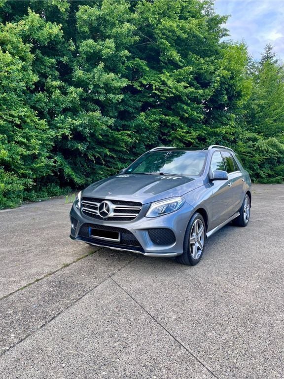Grau Gebraucht 2018 Mercedes GLE500 AMG SUV | 34.000 € - Bild 1/4