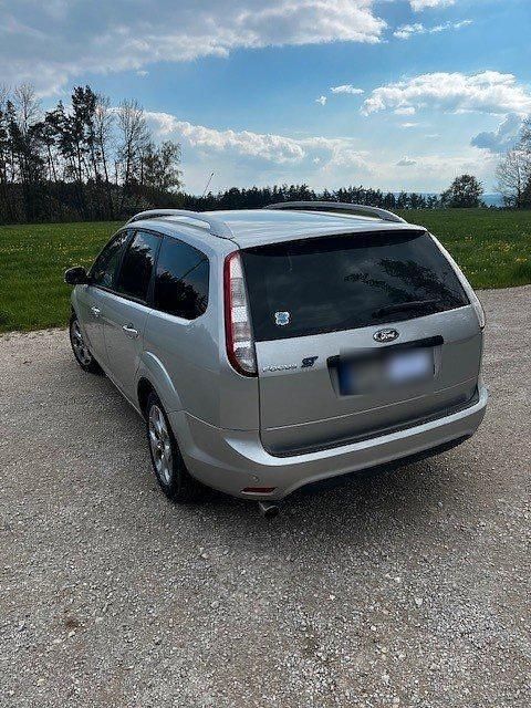 Gebraucht Ford Focus Viva 100 PS (73 kW) 2010 Silber Kombi