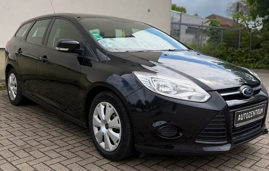 Używany Ford Focus Trend 95 KM (69 kW) 2013 Czarny Sedan/Limuzyna