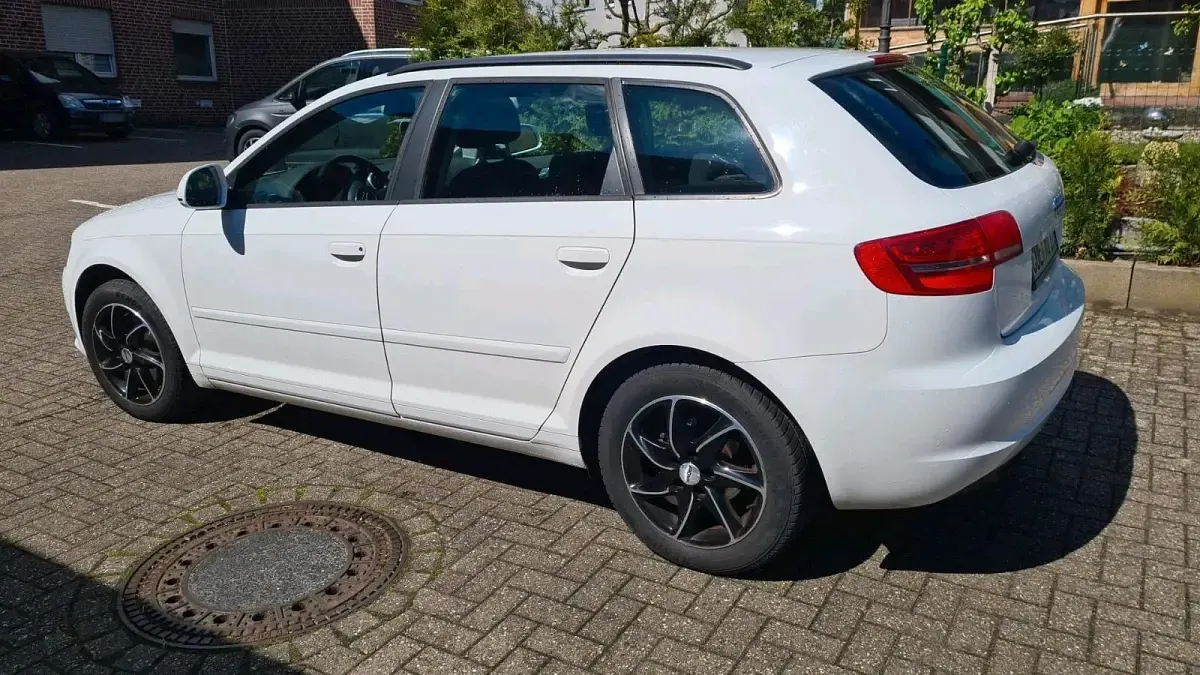 Gebraucht Audi A3 125 PS (91 kW) 2011 Weiß Kleinwagen