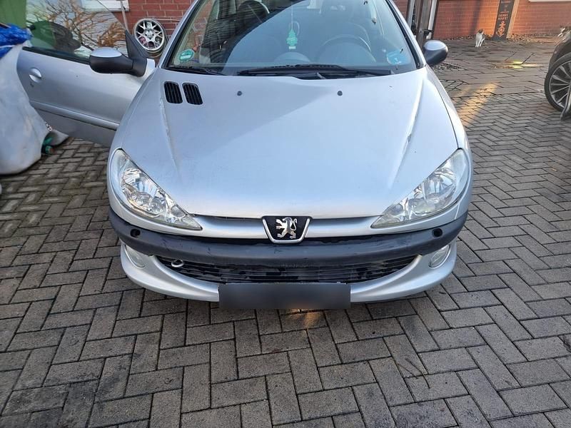 Gebraucht Peugeot 206 CC 100 PS (73 kW) 2006 Silber Cabrio