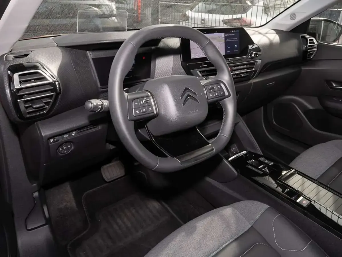 Gebraucht Citroën C4 PureTech 131 PS (96 kW) 2023 Rot SUV