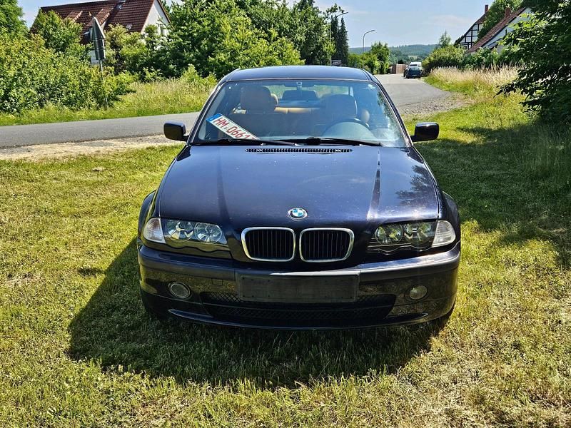 Schwarz Gebraucht 2000 BMW 320 M Sport Limousine | 5.950 € - Bild 1/4