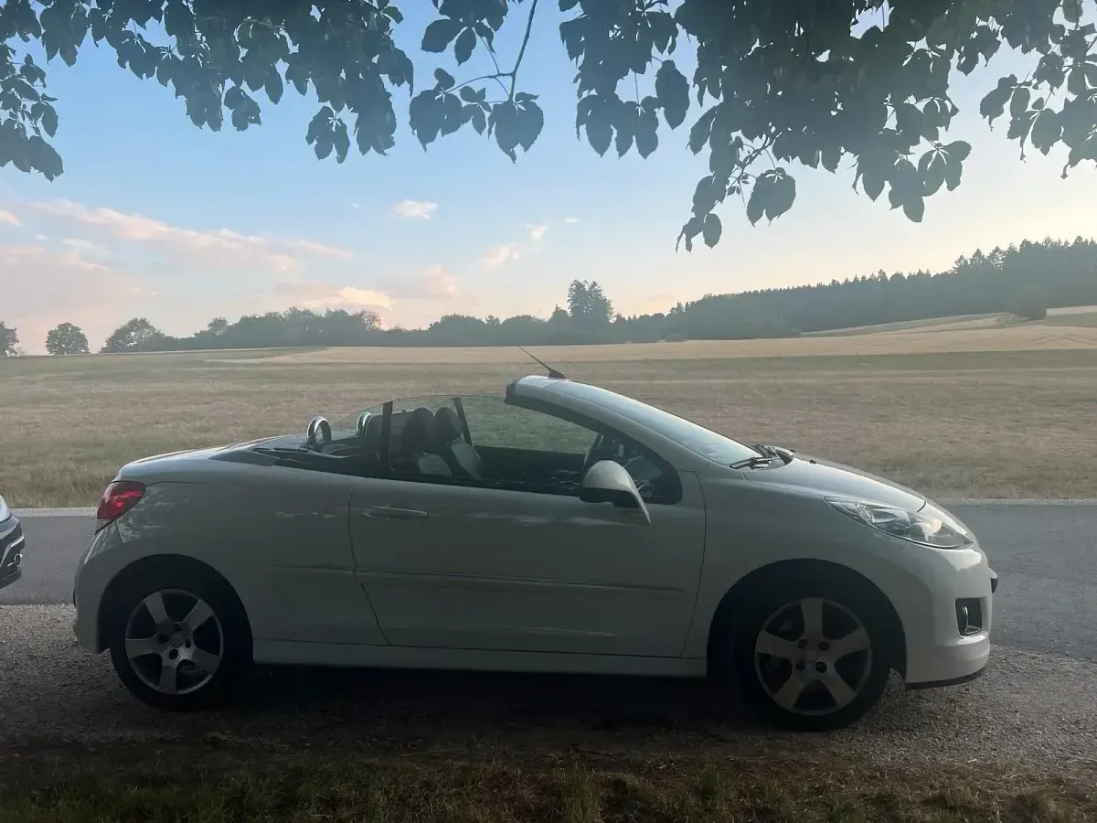 Gebraucht Peugeot 207 CC 120 PS (88 kW) 2014 Weiß Cabrio
