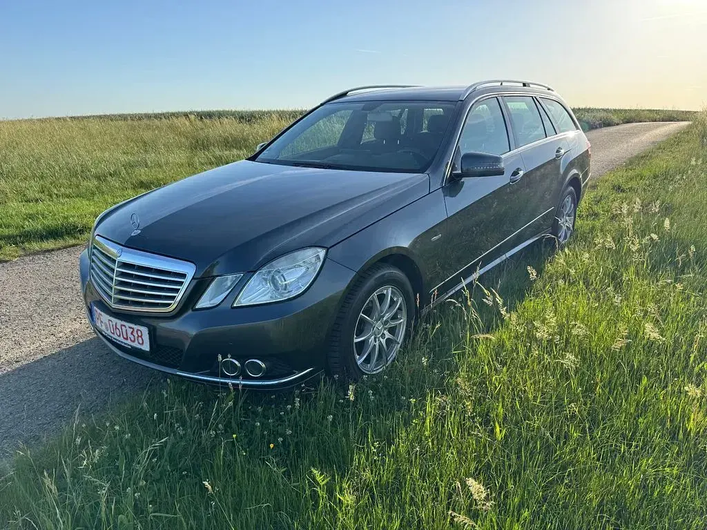 Gebraucht Mercedes E250 204 PS (150 kW) 2010 Grau Kombi