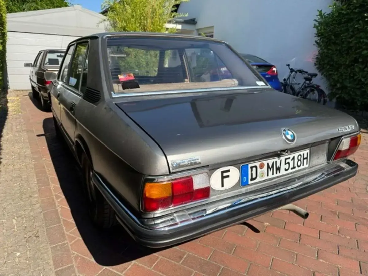 Gebraucht BMW 518 90 PS (66 kW) 1975 Grau Limousine