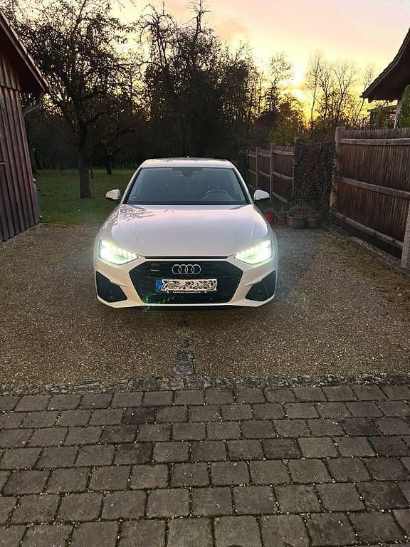 Weiß Gebraucht 2019 Audi A4 S-Line Limousine | 27.500 € (Teuer) - Bild 1/4