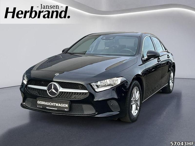Schwarz Gebraucht 2020 Mercedes A200 Limousine | 19.890 € (Fairer Preis) - Bild 1/4