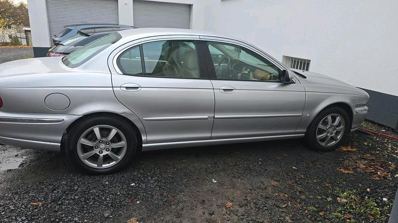 Silber Gebraucht 2004 Jaguar X-type Limousine | 1.700 € (Fairer Preis) - Bild 1/4