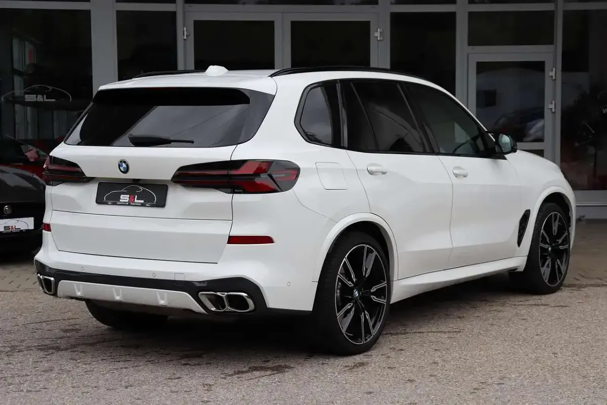 Gebraucht BMW X5 M Sport 530 PS (389 kW) 2023 Alpinweiss 3 SUV