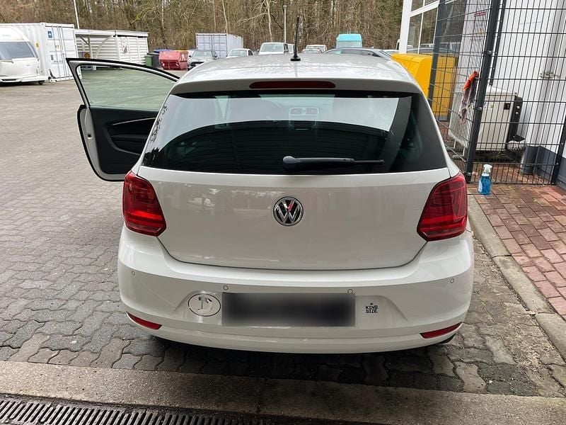 Gebraucht VW Polo 60 PS (44 kW) 2015 Weiß Kleinwagen