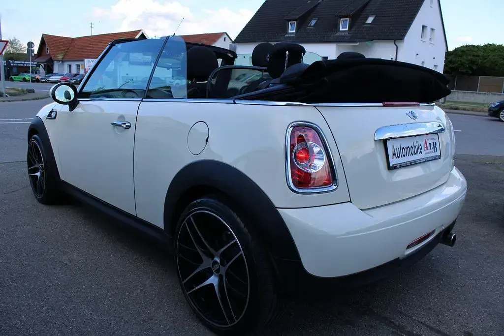 Gebraucht Mini Cooper Cabriolet 122 PS (89 kW) 2015 Weiß Cabrio