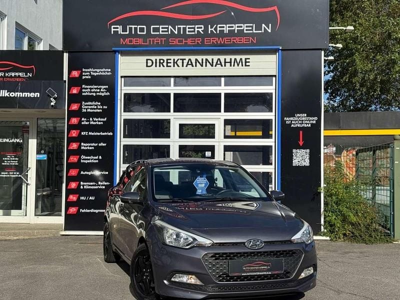 Grau Gebraucht 2016 Hyundai i20 YES! Kleinwagen | 11.990 € (Fairer Preis) - Bild 1/4