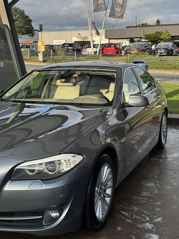 Grau Gebraucht 2012 BMW 520 Limousine | 15.000 € (Fairer Preis) - Bild 1/4