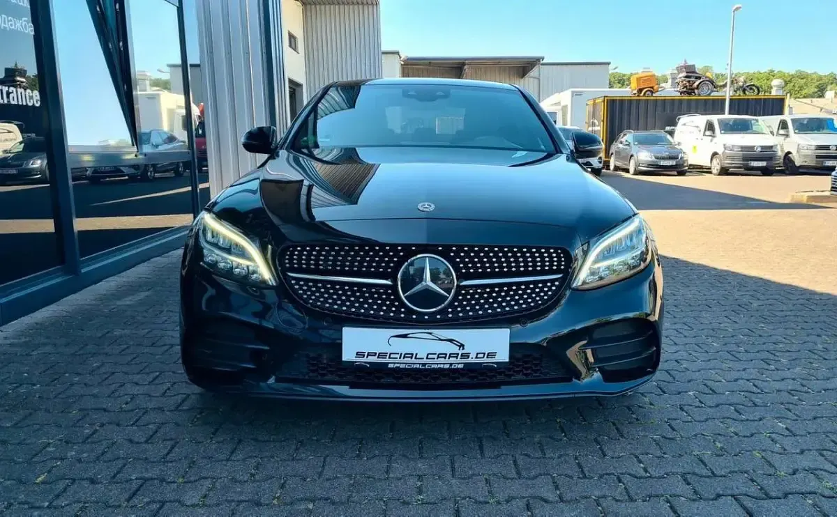 Gebraucht Mercedes C200 AMG line 160 PS (117 kW) 2020 Schwarz  unilack Limousine