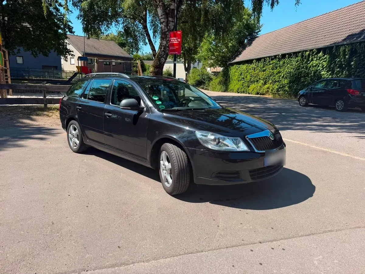 Gebraucht Skoda Octavia 105 PS (77 kW) 2012 Schwarz Kombi