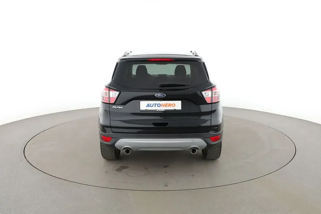 Gebraucht Ford Kuga Titanium 150 PS (110 kW) 2019 Schwarz SUV