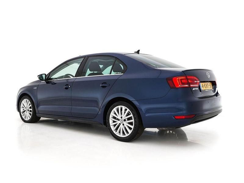 Gebraucht VW Jetta Highline 170 PS (125 kW) 2013 Blau Limousine