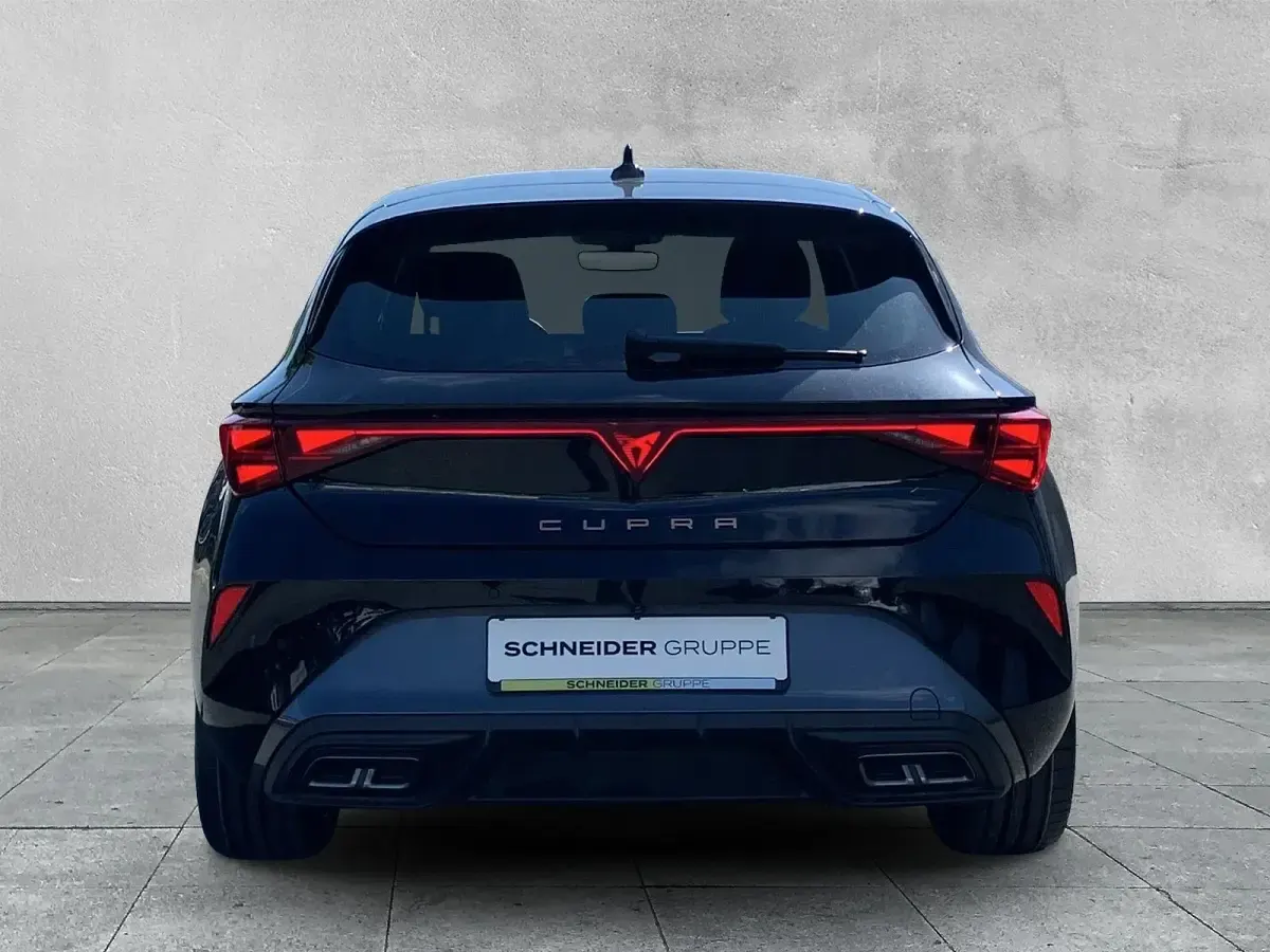 Gebraucht Cupra Leon 150 PS (110 kW) 2025 Midnight schwarz metallic Limousine