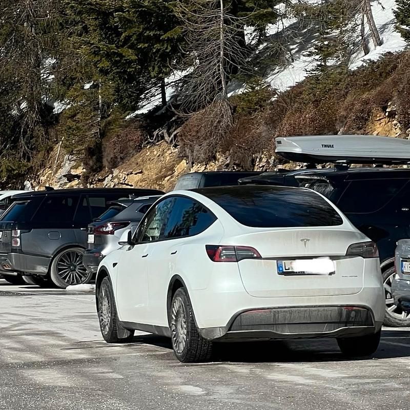 Weiß Gebraucht 2022 Tesla Model Y Long Range SUV | 31.000 € (Superpreis) - Bild 1/4