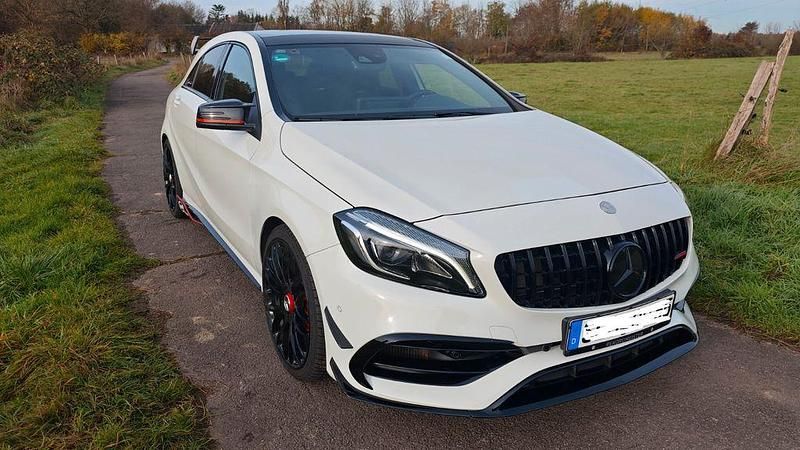 Weiß Gebraucht 2017 Mercedes A45 AMG AMG Limousine | 27.900 € (Fairer Preis) - Bild 1/4