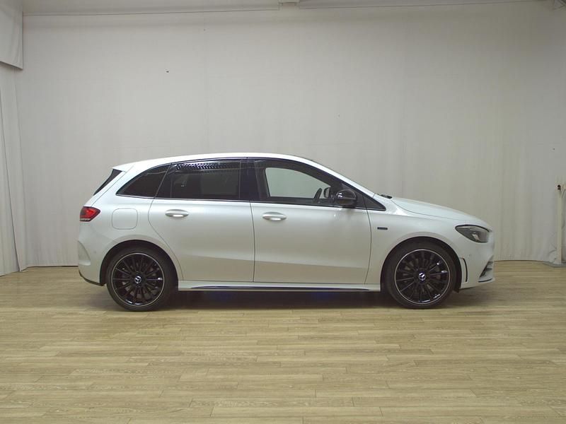 Weiss Gebraucht 2020 Mercedes B250e AMG line Van / Kleinbus | 22.780 € (Fairer Preis) - Bild 1/4
