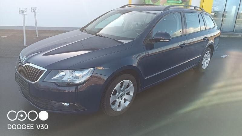 Gebraucht Skoda Superb Active 160 PS (117 kW) 2014 Blau Kombi