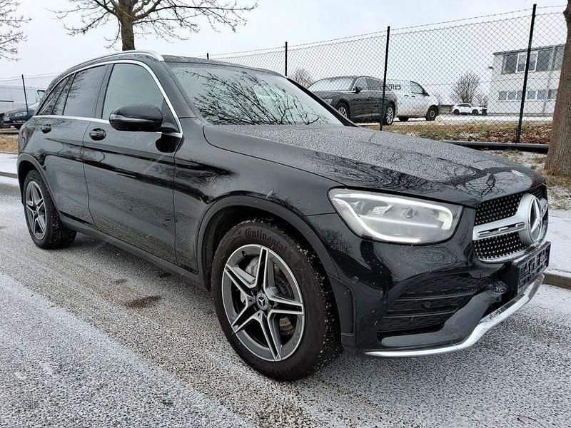 Gebraucht Mercedes GLC200 AMG line 163 PS (119 kW) 2021 Schwarz SUV