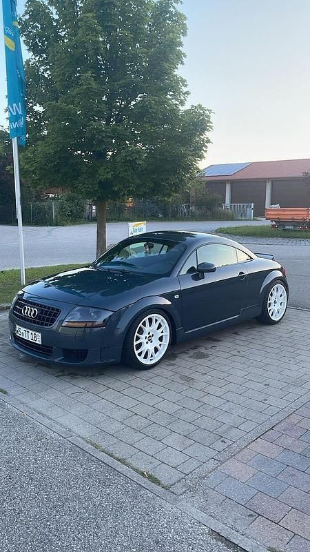 Grau Gebraucht 2003 Audi TT S-Line Coupé | 21.299 € - Bild 1/4